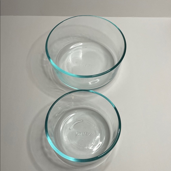 Set of 4 Pyrex Glass Bakeware Set in Aqua Tint. - Picture 3 of 3